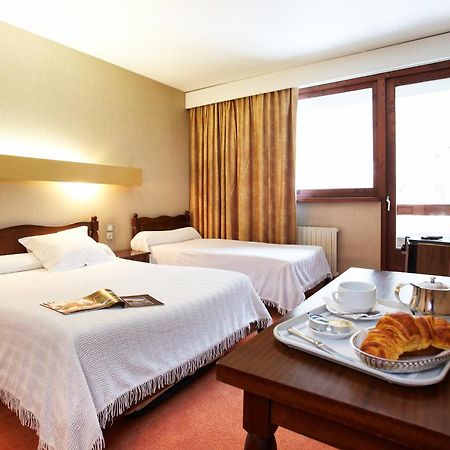 Hotel De Paris Bagnères-de-Luchon Habitación foto