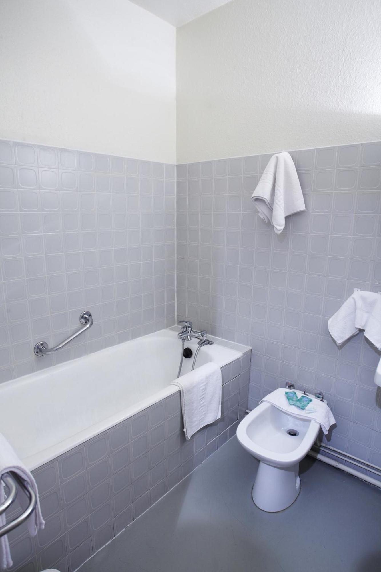 Hotel De Paris Bagnères-de-Luchon Habitación foto
