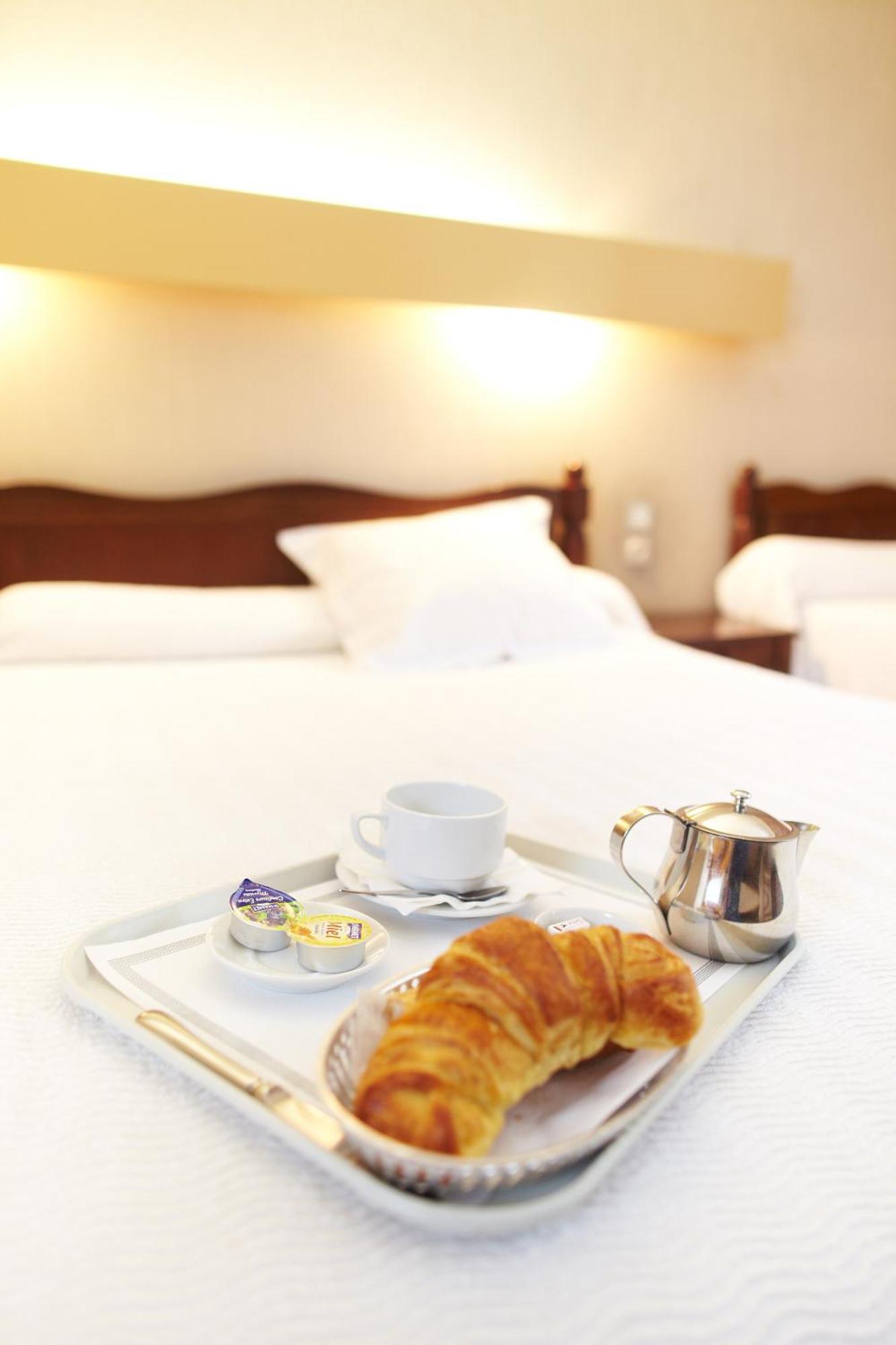 Hotel De Paris Bagnères-de-Luchon Habitación foto