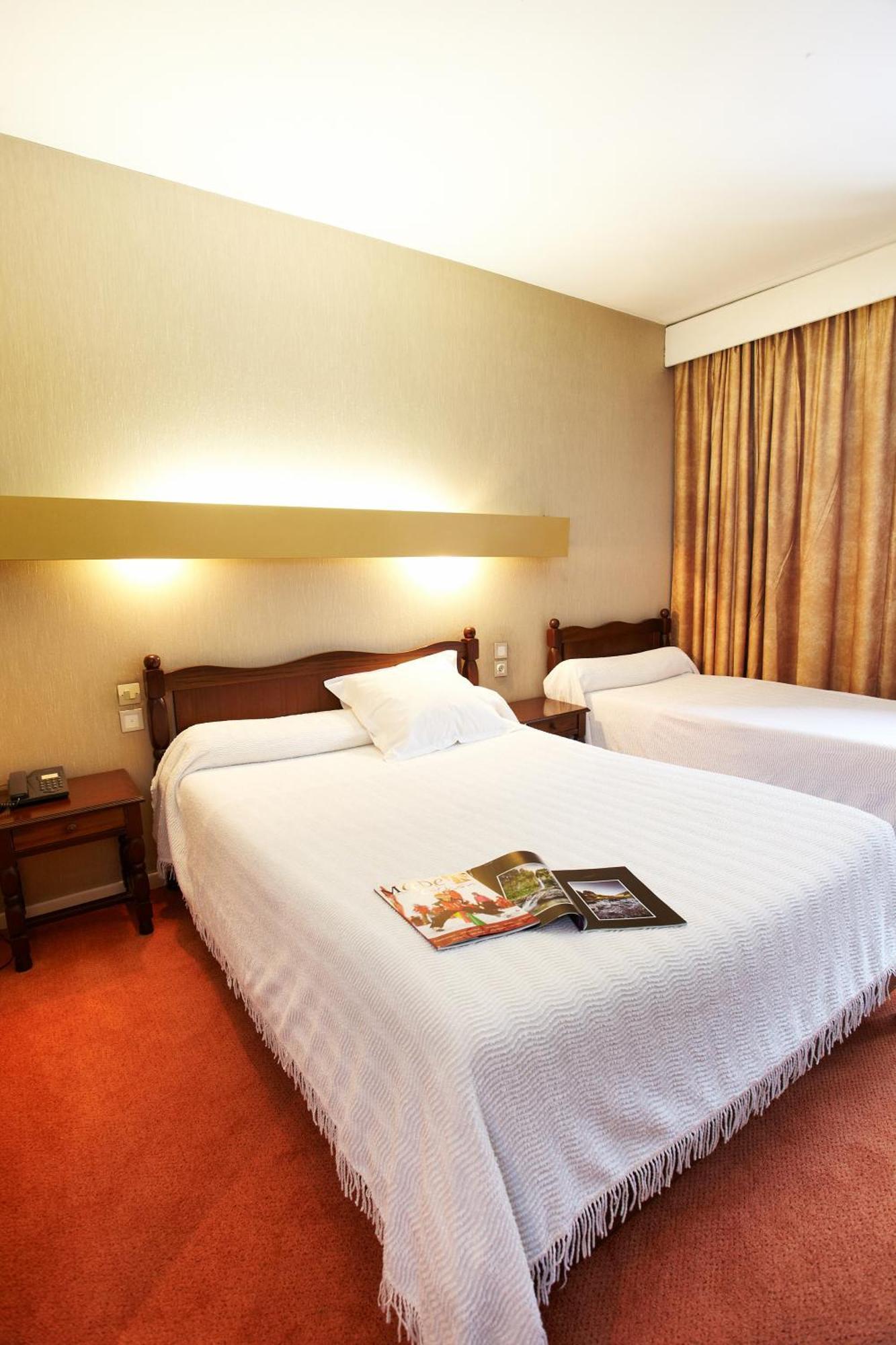Hotel De Paris Bagnères-de-Luchon Habitación foto