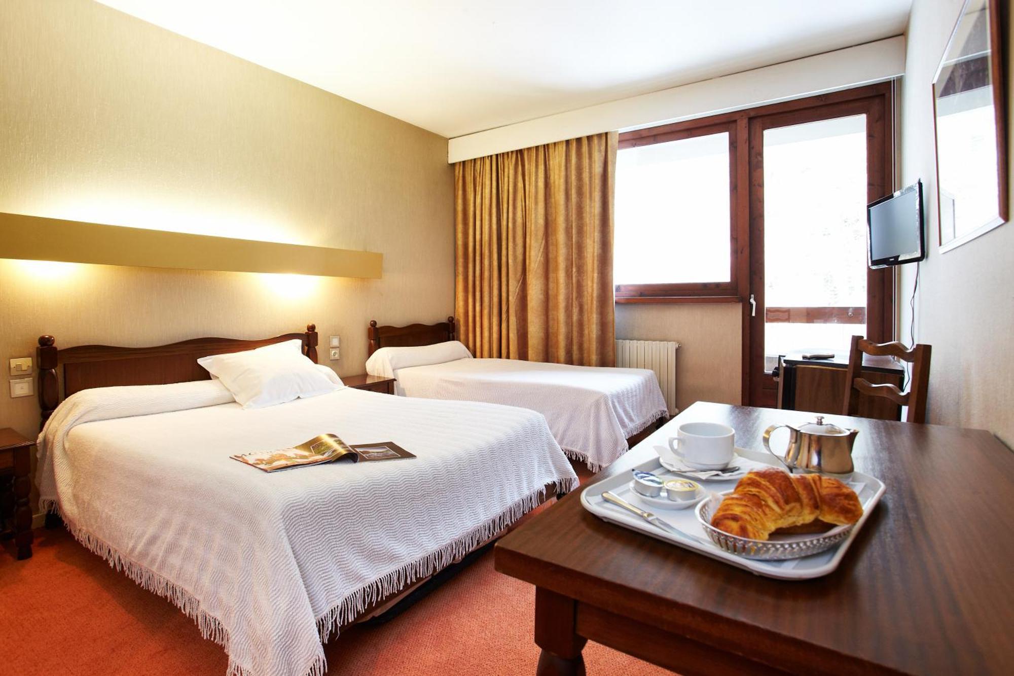 Hotel De Paris Bagnères-de-Luchon Habitación foto
